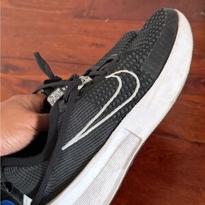 Nike Men's Black and White Knit Sneakers